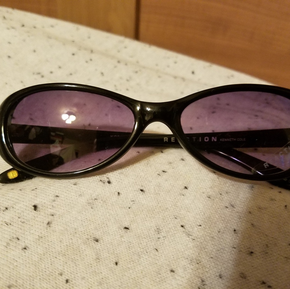 Reaction Kenneth Cole Sunglasses - Picture 3 of 7